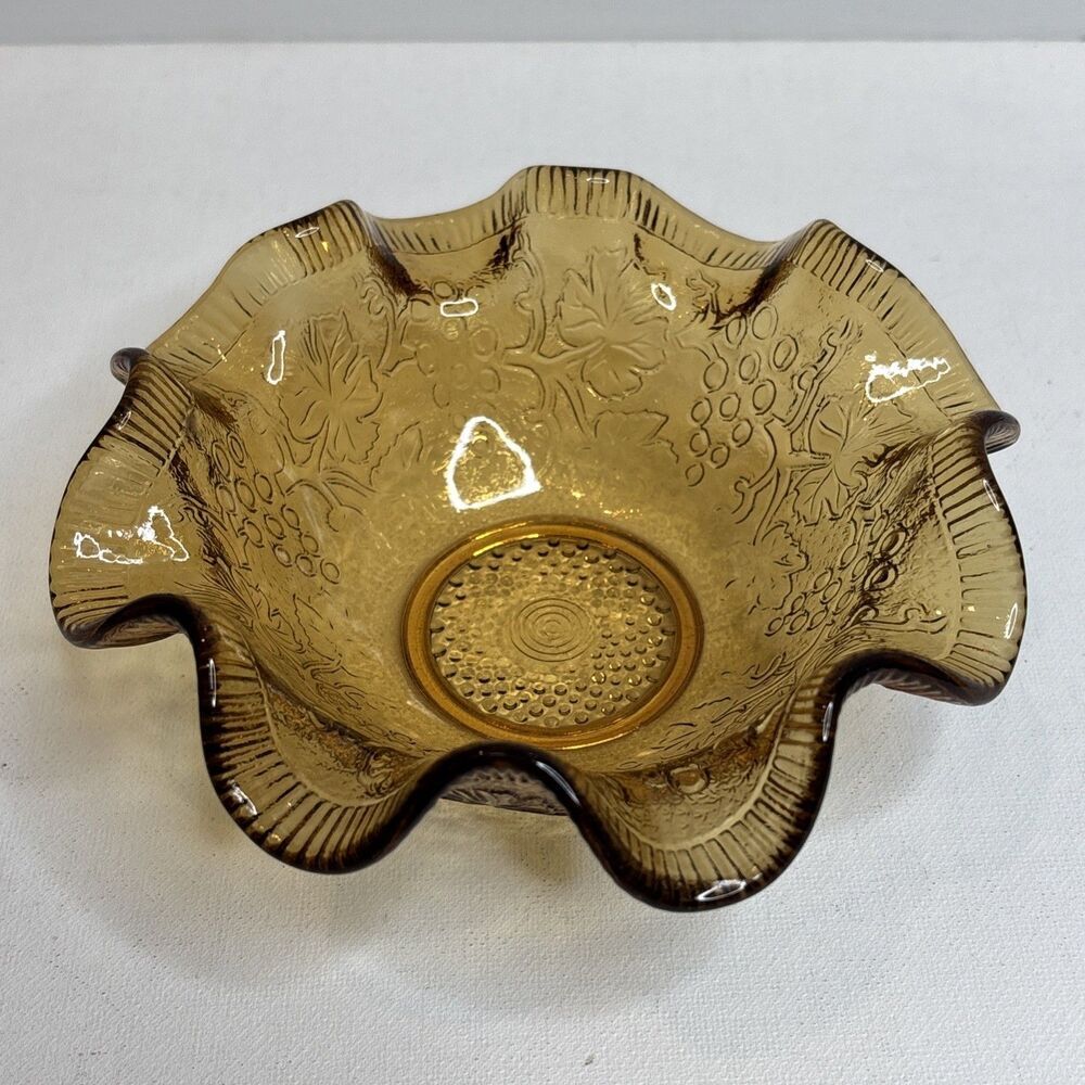 Vintage Green Amber Glass Ruffled Bowls Grapevine Pattern Candy Dish Set 2 - Picture 3 of 16